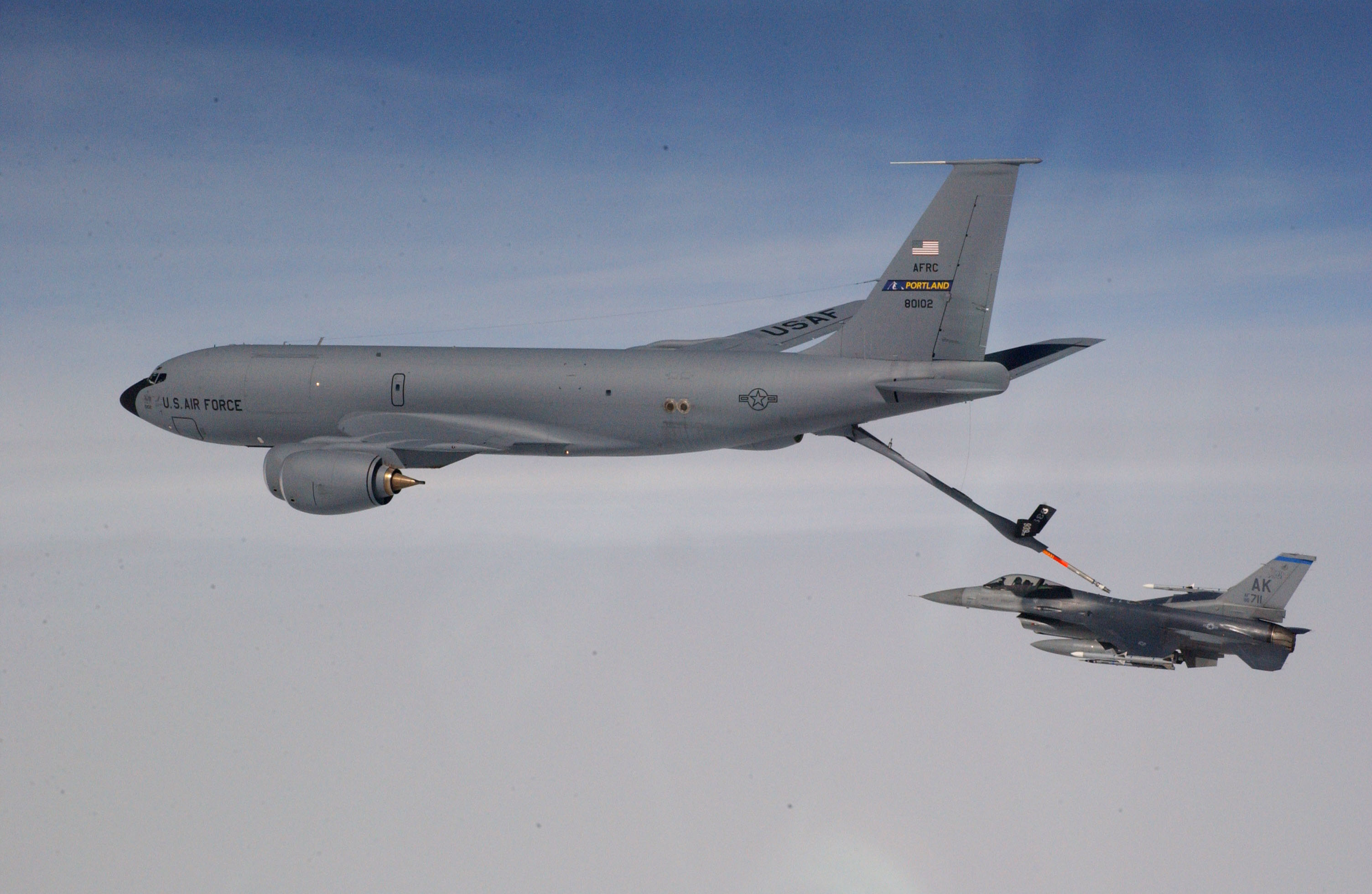 A_KC-135_Stratotanker_refuels_an_F-16.jpg